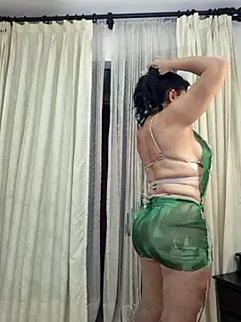Snapshot of viollett_28 chatting on May 31, 11:28 pm viollett 28 online show from May 31, 11:28 pm