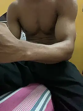 Snapshot of Wild_beast chatting on February 25, 10:14 am Wild beast online show from February 25, 10:14 am