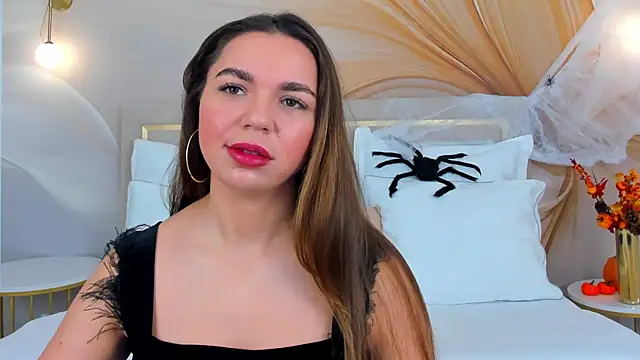 Snapshot of CamillaLarson chatting on October 21, 3:07 am CamillaLarson online show from October 21, 3:07 am