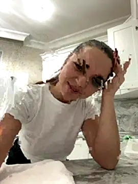 CamillaLarson online show from December 5, 8:49 pm