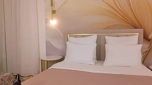 CamillaLarson online show from February 25, 3:16 am