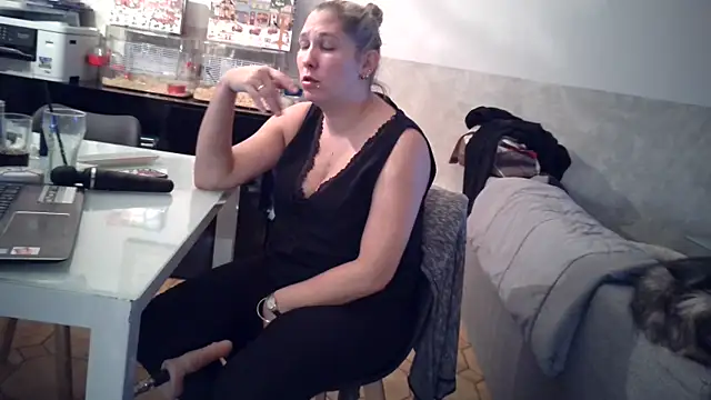 Snapshot of Chatonne69 chatting on December 24, 4:44 am Chatonne69 online show from December 24, 4:44 am