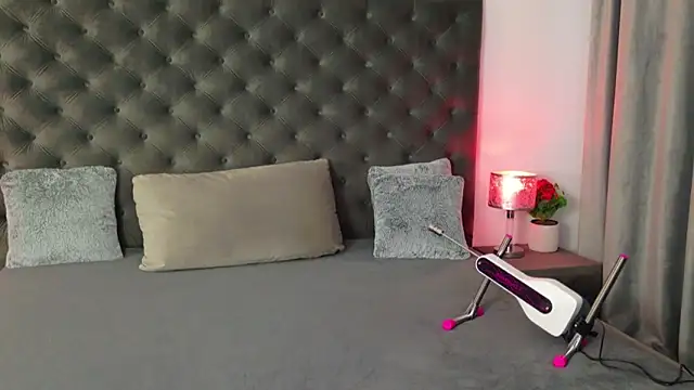 KrisNoir online show from October 11, 8:24 am