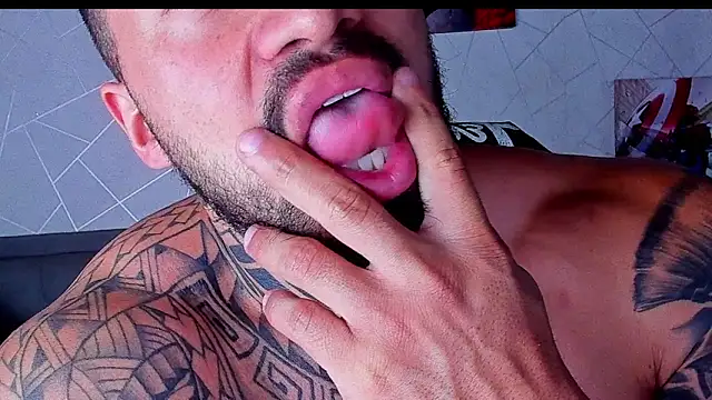 Snapshot of Cristian_Walker chatting on April 7, 12:27 pm Cristian Walker online show from April 7, 12:27 pm