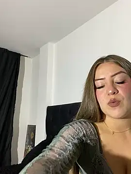 Snapshot of cheryl_cc chatting on February 13, 12:02 am cheryl cc online show from February 13, 12:02 am