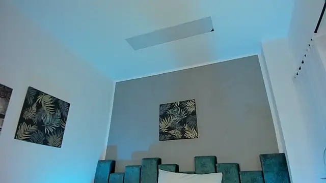 Snapshot of Kathia_Morelli chatting on May 25, 11:49 am Kathia Morelli online show from May 25, 11:49 am