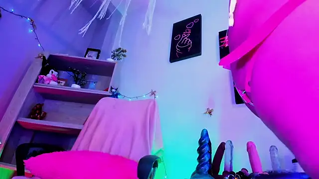 kuromi69 online show from March 1, 9:00 am