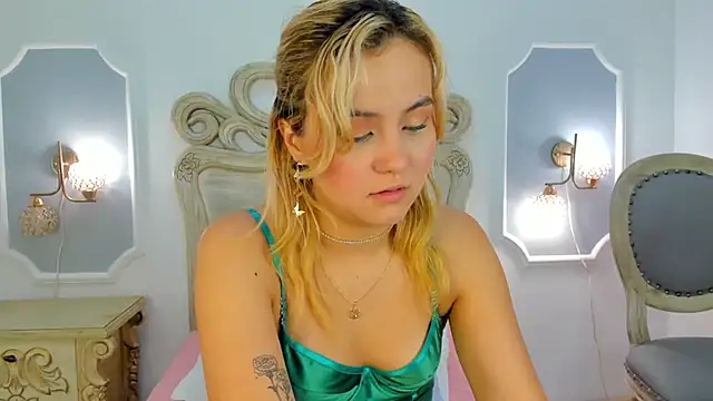 Snapshot of Sara__Williams chatting on December 18, 3:58 am Sara  Williams online show from December 18, 3:58 am