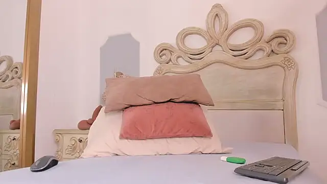 Snapshot of Sara__Williams chatting on October 13, 3:50 am Sara  Williams online show from October 13, 3:50 am