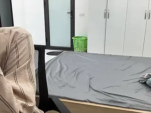 Louis Baby online show from November 27, 5:04 pm