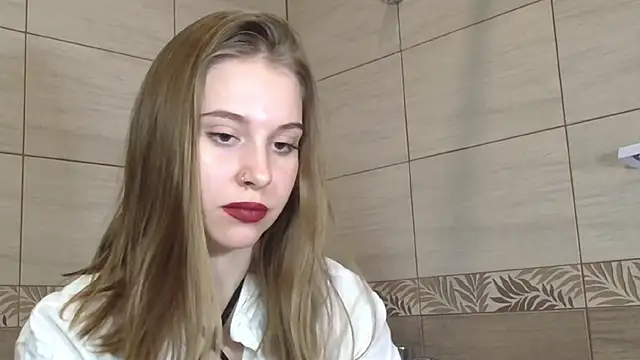 Snapshot of KirraLiam chatting on February 2, 4:22 pm KirraLiam online show from February 2, 4:22 pm