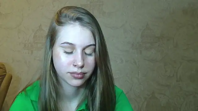 Snapshot of KirraLiam chatting on February 8, 4:25 pm KirraLiam online show from February 8, 4:25 pm
