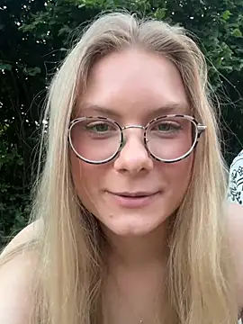 Curvyloveandhim online show from July 12, 7:38 pm