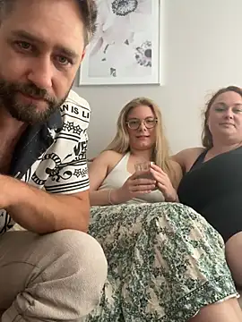 Curvyloveandhim online show from July 30, 11:53 am