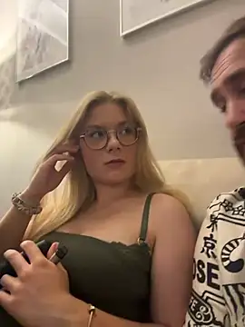 Curvyloveandhim online show from August 5, 10:33 pm