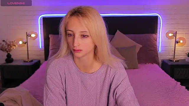 Selena Lily online show from October 4, 5:49 am