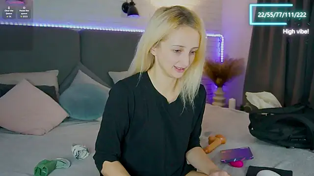 Selena Lily online show from October 8, 6:11 am