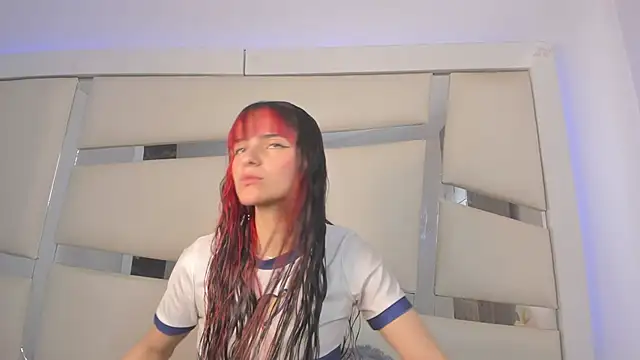 chrystal js online show from February 24, 1:21 pm