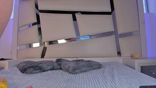 Snapshot of chrystal_js chatting on March 9, 1:15 pm chrystal js online show from March 9, 1:15 pm