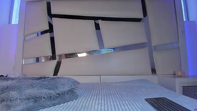 Snapshot of chrystal_js chatting on March 16, 1:15 pm chrystal js online show from March 16, 1:15 pm