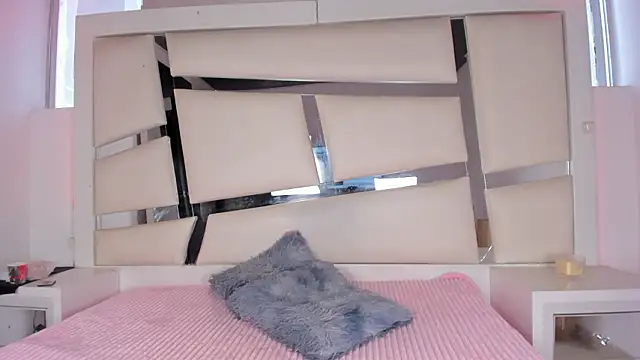 Snapshot of chrystal_js chatting on March 29, 1:44 pm chrystal js online show from March 29, 1:44 pm