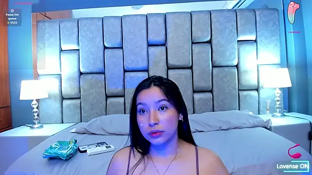 AniEvans  online show from July 6, 11:18 am