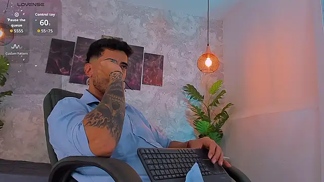 Snapshot of Nate_franco chatting on February 15, 4:53 am Nate franco online show from February 15, 4:53 am