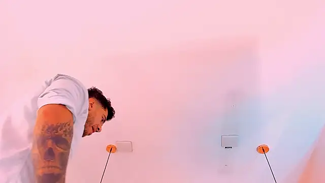 Snapshot of Nate_franco chatting on February 19, 4:30 am Nate franco online show from February 19, 4:30 am