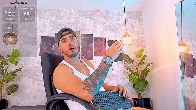 Snapshot of Nate_franco chatting on February 21, 5:52 am Nate franco online show from February 21, 5:52 am