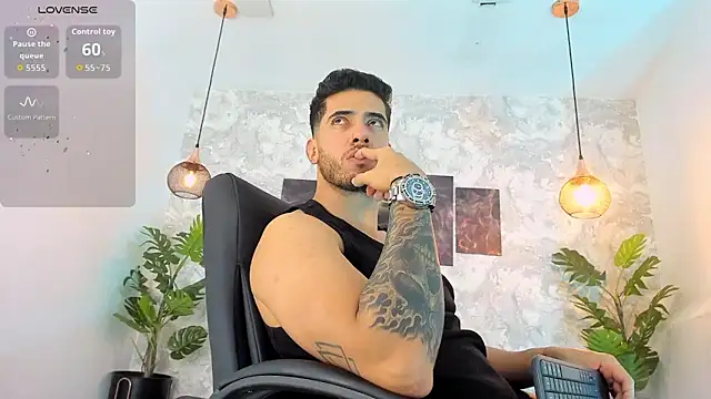 Snapshot of Nate_franco chatting on February 25, 4:44 am Nate franco online show from February 25, 4:44 am