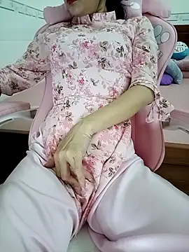 Snapshot of ___Erin___ chatting on October 8, 3:31 pm Erin online show from October 8, 3:31 pm