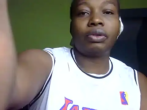 Snapshot of Horny-pretty chatting on May 25, 3:45 am Horny-pretty online show from May 25, 3:45 am