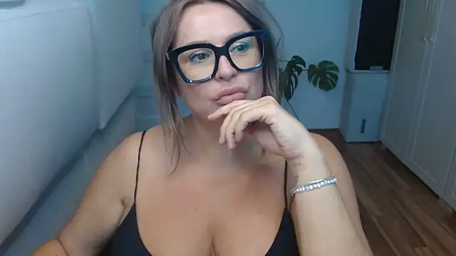 Snapshot of teaseDiana chatting on September 25, 1:37 pm teaseDiana online show from September 25, 1:37 pm