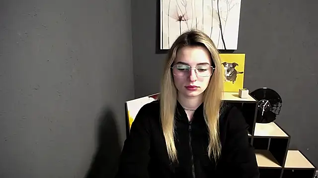 lady olivia  online show from March 13, 11:50 am