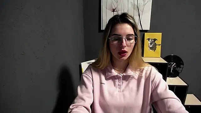 Snapshot of lady_olivia_ chatting on April 4, 11:18 am lady olivia online show from April 4, 11:18 am