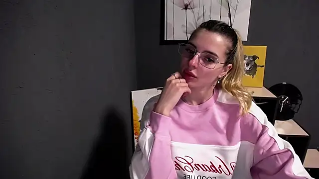 Snapshot of lady_olivia_ chatting on April 14, 5:52 pm lady olivia online show from April 14, 5:52 pm