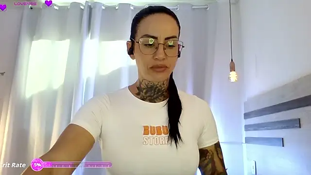 YasmimBrasil online show from December 17, 9:15 am