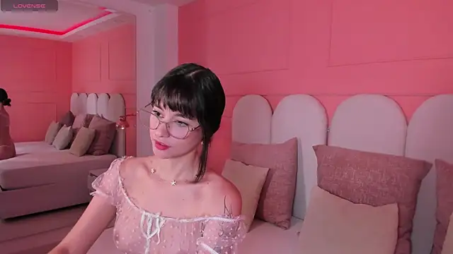 emilly williams  online show from December 19, 5:08 pm