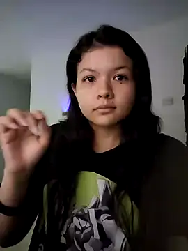 Snapshot of azumiichan chatting on December 3, 4:14 am azumiichan online show from December 3, 4:14 am