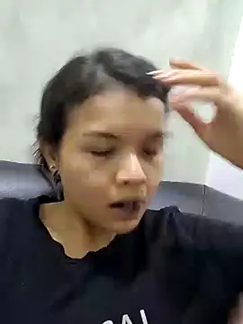 Snapshot of azumiichan chatting on December 7, 2:42 am azumiichan online show from December 7, 2:42 am