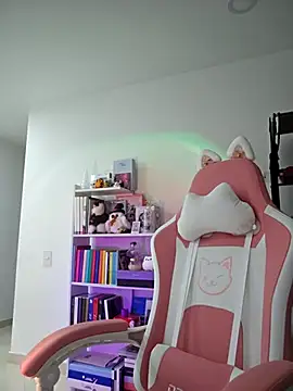 Snapshot of azumiichan chatting on February 6, 3:59 am azumiichan online show from February 6, 3:59 am