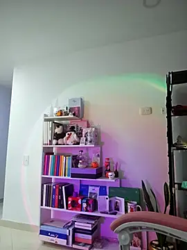 Snapshot of azumiichan chatting on February 13, 4:11 am azumiichan online show from February 13, 4:11 am