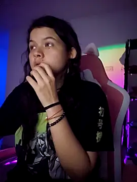 Snapshot of azumiichan chatting on March 8, 4:23 am azumiichan online show from March 8, 4:23 am