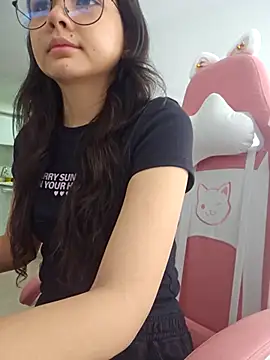 Snapshot of azumiichan chatting on October 3, 4:04 pm azumiichan online show from October 3, 4:04 pm