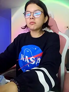 Snapshot of azumiichan chatting on October 16, 12:00 am azumiichan online show from October 16, 12:00 am