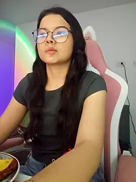 Snapshot of azumiichan chatting on October 21, 12:00 am azumiichan online show from October 21, 12:00 am