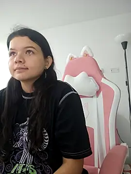 Snapshot of azumiichan chatting on October 22, 12:00 am azumiichan online show from October 22, 12:00 am