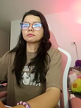 Snapshot of azumiichan chatting on February 17, 12:07 am azumiichan online show from February 17, 12:07 am