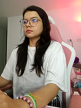 Snapshot of azumiichan chatting on March 5, 12:39 am azumiichan online show from March 5, 12:39 am