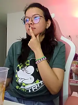 Snapshot of azumiichan chatting on March 28, 2:33 am azumiichan online show from March 28, 2:33 am